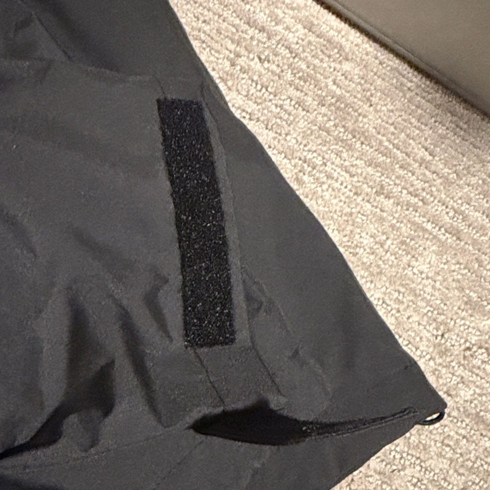 Helly Hansen Men's Black Raincoat - Picture 4 of 8